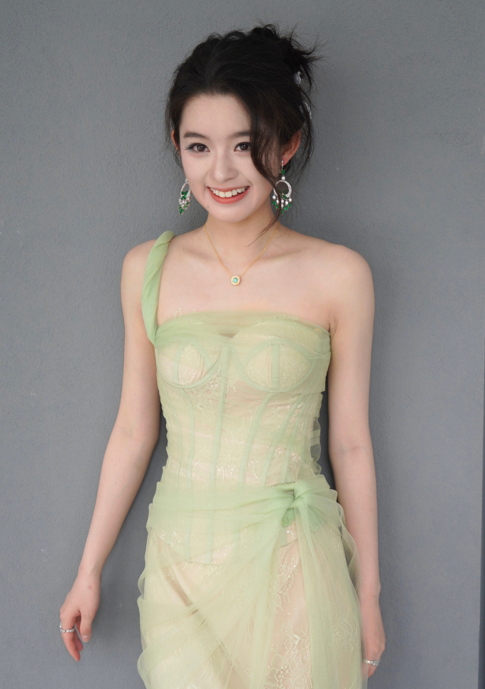 Hoàng Dương Điền Điềm ở buổi lễ trưởng thành.