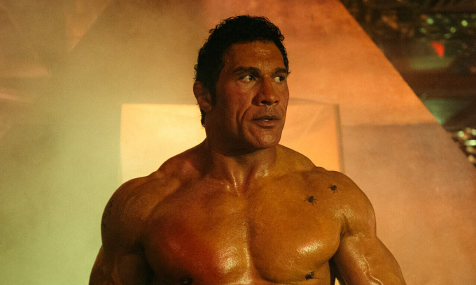 Tạo hình của Dwayne Johnson trong vai chính phim The Smashing Machine.