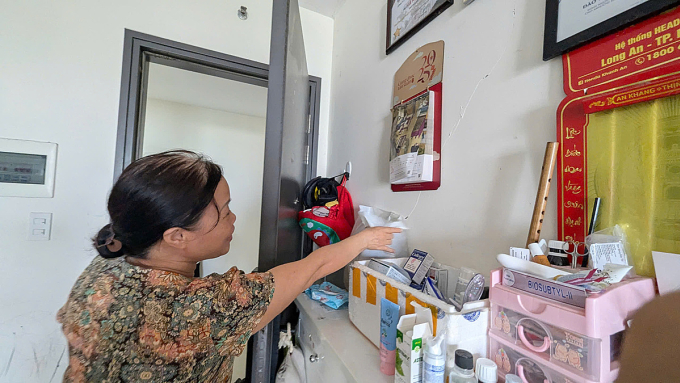 Căn hộ nhà bà Hiền cũng mới có một số vết nứt nhỏ. Ảnh: Hạ Giang