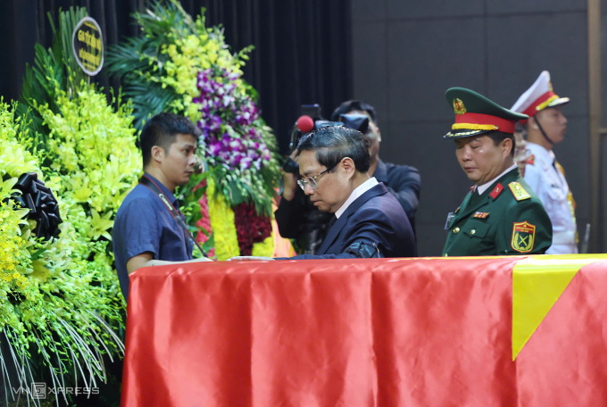 Thủ tướng Phạm Minh Chính viếng nguyên Chủ tịch nước