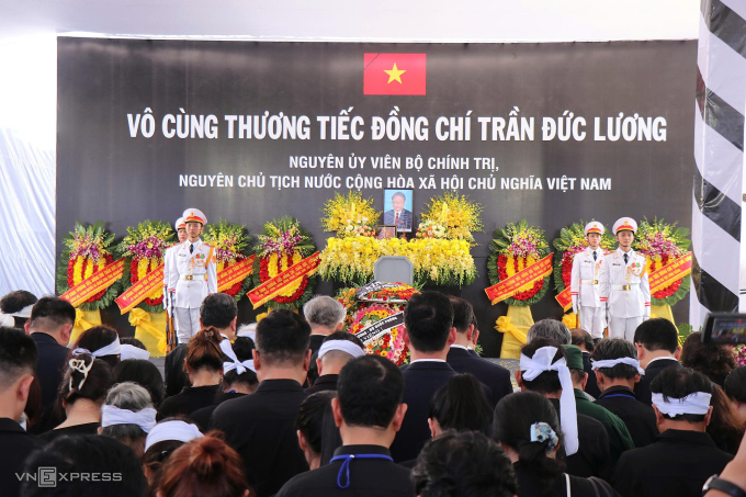 Phút mặc niệm tưởng nhớ nguyên Chủ tịch nước Trần Đức Lương. Ảnh: Phạm Linh