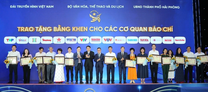 14 cơ quan báo chí được nhận bằng khen của Bộ trưởng Bộ Văn hóa Thể thao và Du lịch. Ảnh: Lê Tân